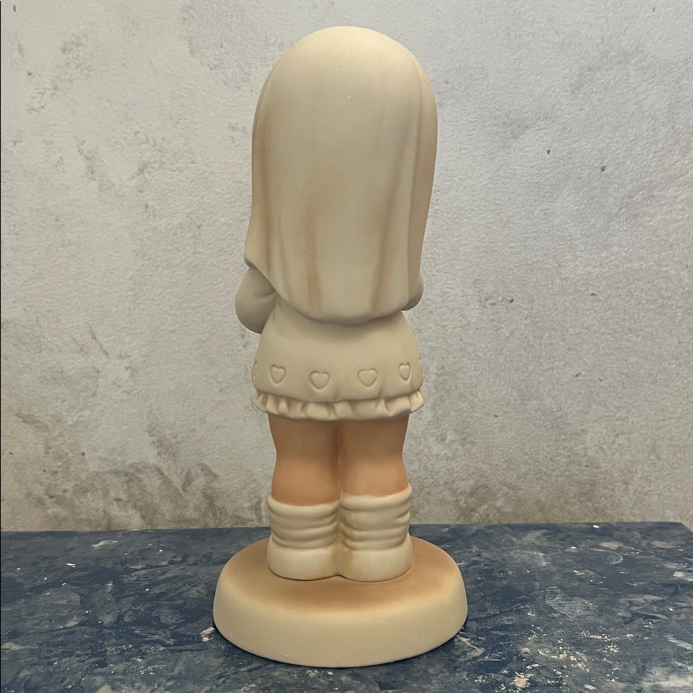 Adorable Memories of Yesterday Bride Figurine with Flowers. 9” - Picture 4 of 9
